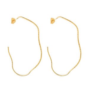 Argola Dourada Ondulada Assimétrica